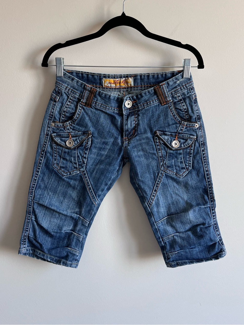 Y2K Midwash Blue Denim Capris with Button Flap Pockets